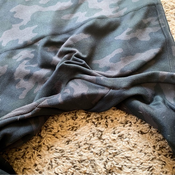 Spanx Look at Me Now Seamless Leggings in Heather Camo size small - Picture 10 of 10